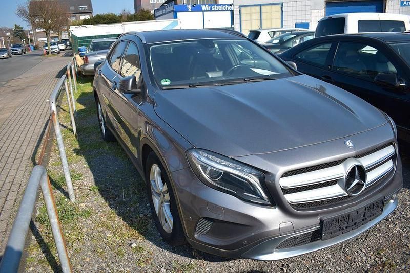 Gebraucht Mercedes GLA200 156 PS (114 kW) 2015 Grau SUV