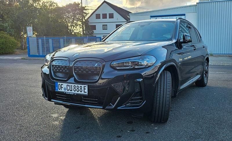 Schwarz Gebraucht 2024 BMW iX3 M Sport SUV | 46.925 € (Superpreis) - Bild 1/4