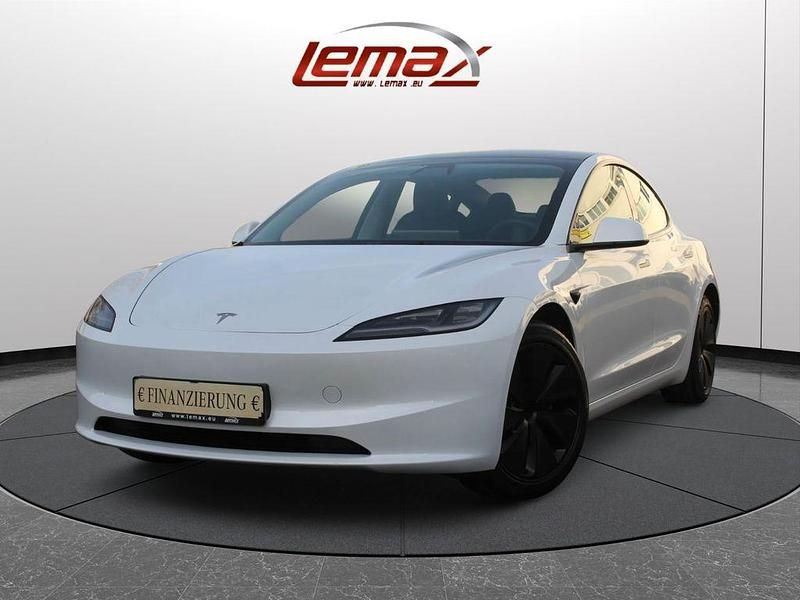 Weiß Gebraucht 2024 Tesla Model 3 RWD Limousine | 35.700 € (Fairer Preis) - Bild 1/4