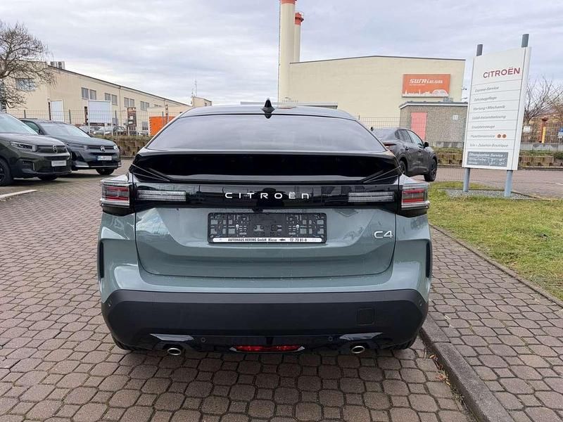 Neu Citroën C4 131 PS (96 kW) 2025 Manhatten grün Limousine