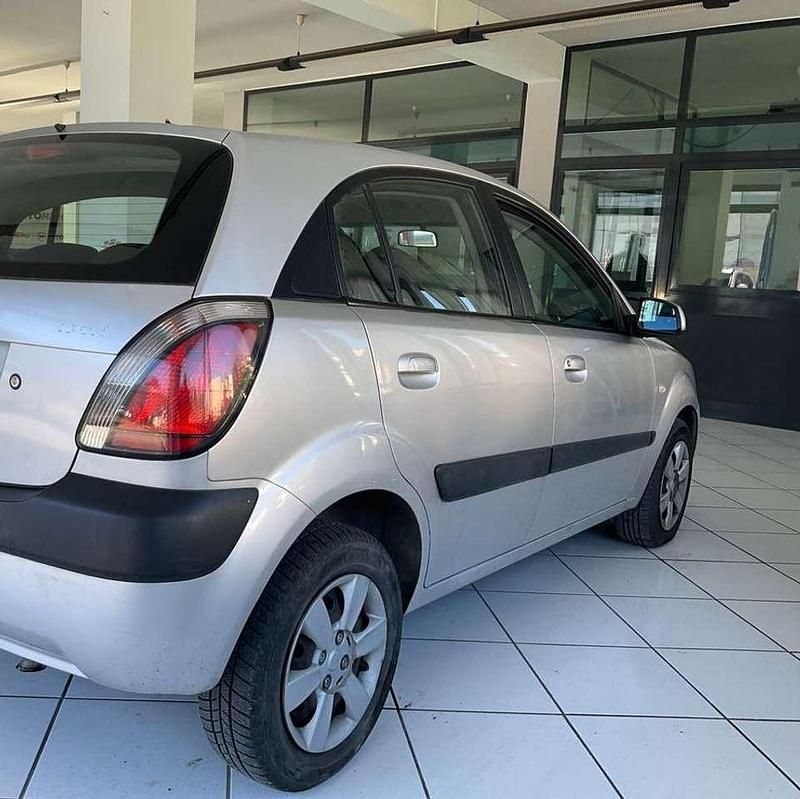 Gebraucht Kia Rio 88 PS (64 kW) 2007 Grau Limousine