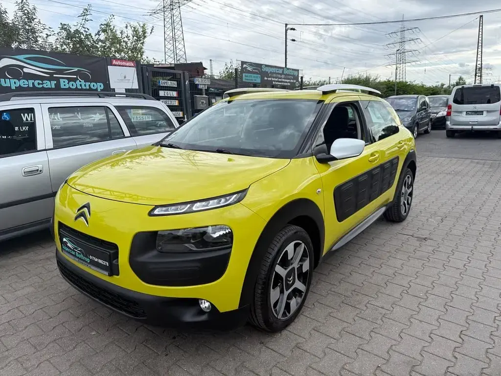 Gebraucht Citroën C4 SELECTION 82 PS (60 kW) 2016 Gelb SUV