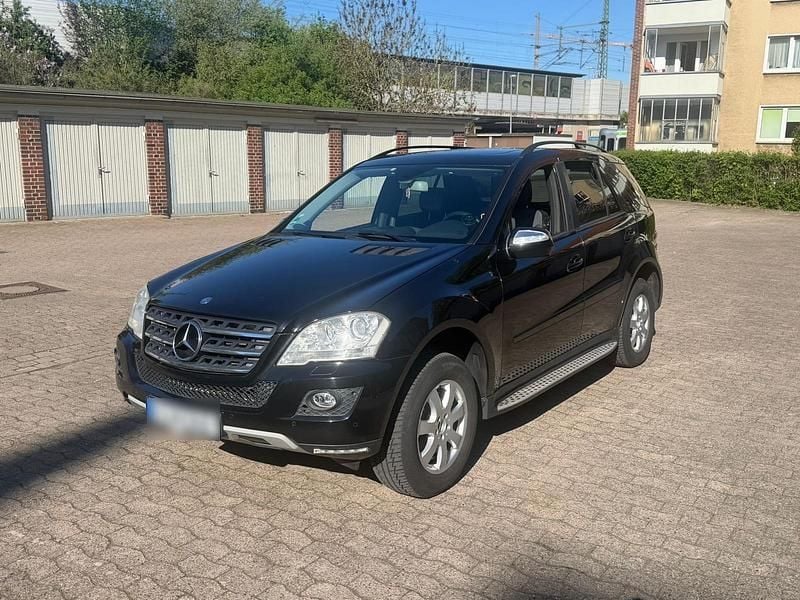 Second-hand Mercedes ML320 224 CP (164 kW) 2008 Negru SUV
