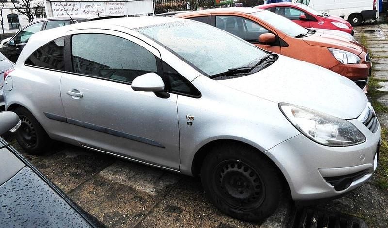 Gebraucht Opel Corsa Edition 95 PS (69 kW) 2010 Silber Kleinwagen