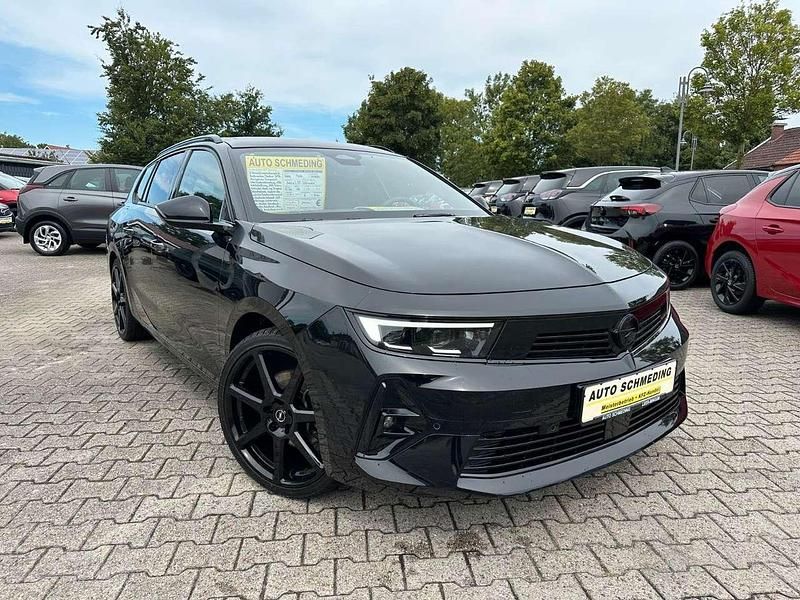 Gebraucht Opel Astra Ultimate 131 PS (96 kW) 2024 Lackierung schwarz perla nera/ Kombi