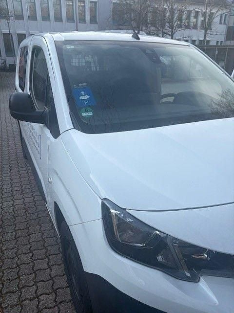 Gebraucht Peugeot Partner 131 PS (96 kW) 2019 Weiß Van / Kleinbus