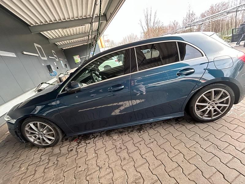 Gebraucht Mercedes A250 AMG line 224 PS (164 kW) 2020 Blau Kleinwagen