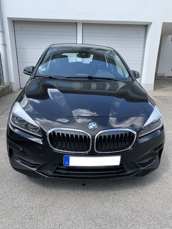 Schwarz Gebraucht 2019 BMW 218 Gran Tourer Advantage Van / Kleinbus | 11.500 € (Fairer Preis) - Bild 1/4