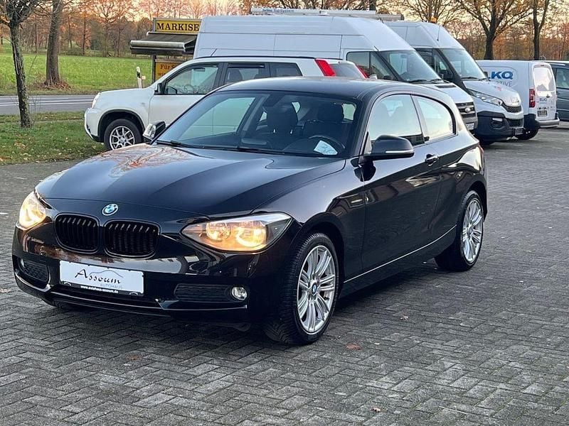 Gebraucht BMW 114 Advantage 102 PS (75 kW) 2012 Schwarz Kleinwagen
