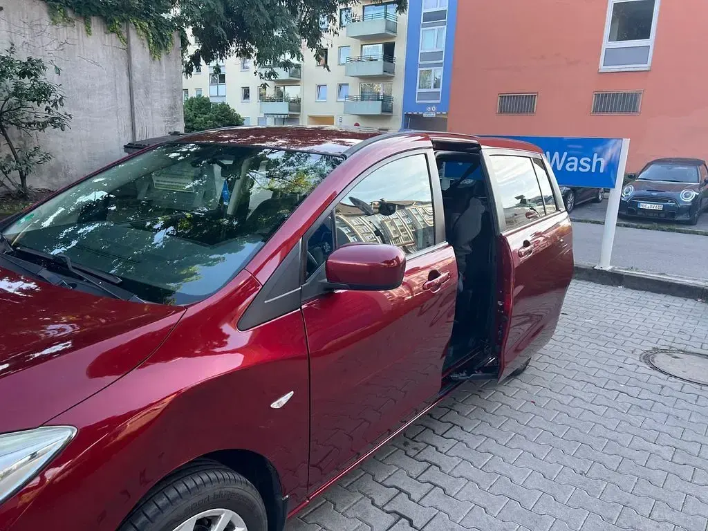 Gebraucht Mazda 5 Center-Line 144 PS (105 kW) 2011 Rot Van / Kleinbus