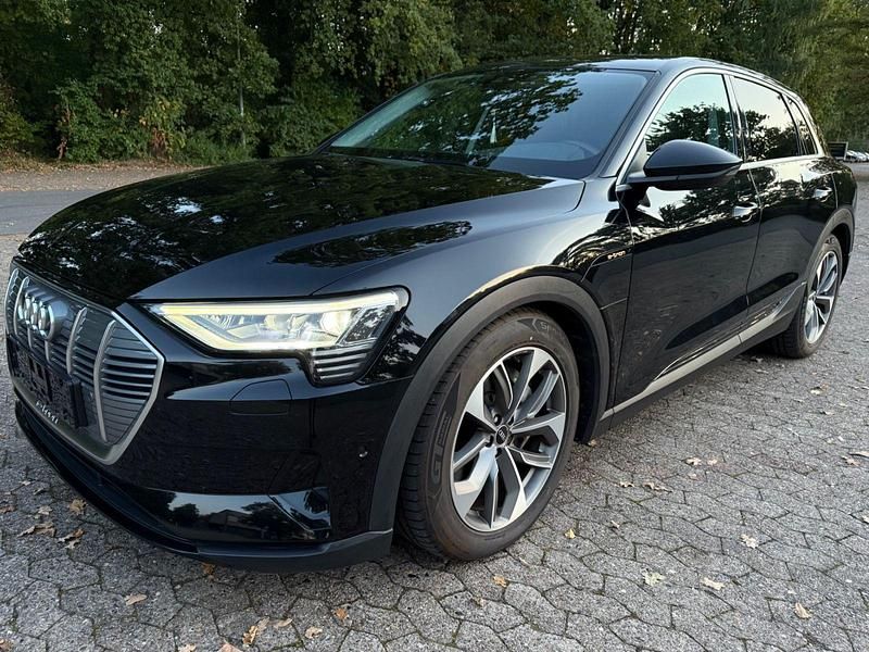 Schwarz Gebraucht 2021 Audi e-tron Ambiente SUV | 26.750 € (Superpreis) - Bild 1/4