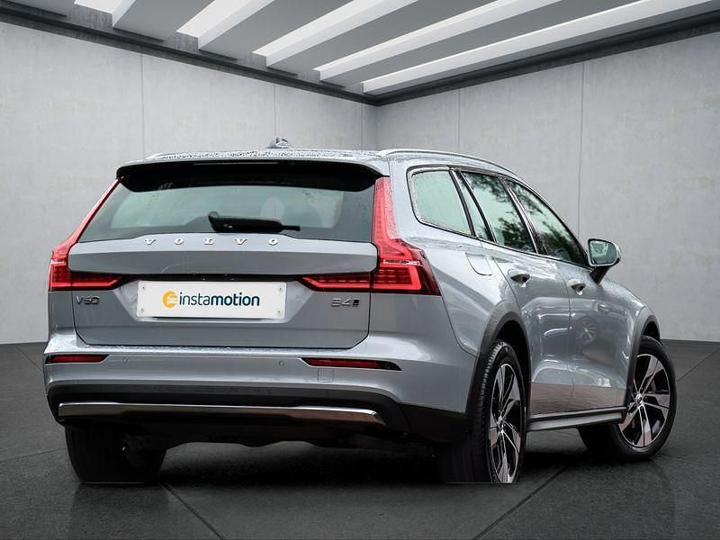 Gebraucht Volvo V60 CC 197 PS (144 kW) 2023 Grau Kombi