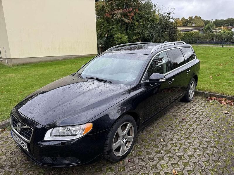 Schwarz Gebraucht 2011 Volvo V70 Summum Kombi | 2.500 € (Superpreis) - Bild 1/4