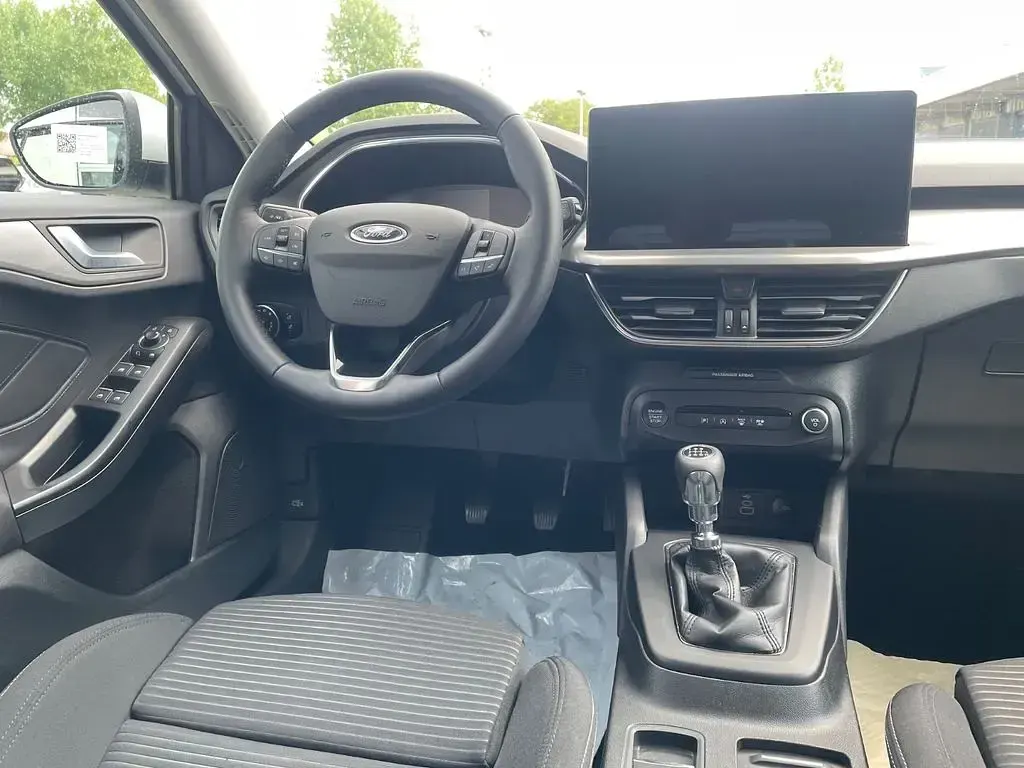 Gebraucht Ford Focus Titanium 125 PS (91 kW) 2023 Weiß Kombi