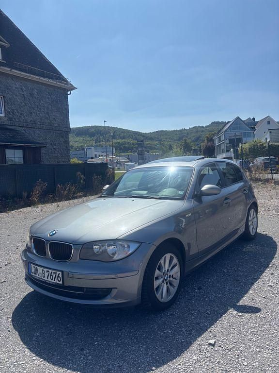 Grau Gebraucht 2009 BMW 120 M Sport Kleinwagen | 3.799 € (Superpreis) - Bild 1/4