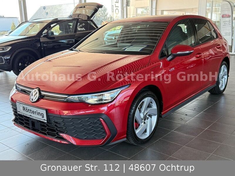 Rot Gebraucht 2024 VW Golf VIII GTE Limousine | 40.980 € (Superpreis) - Bild 1/4
