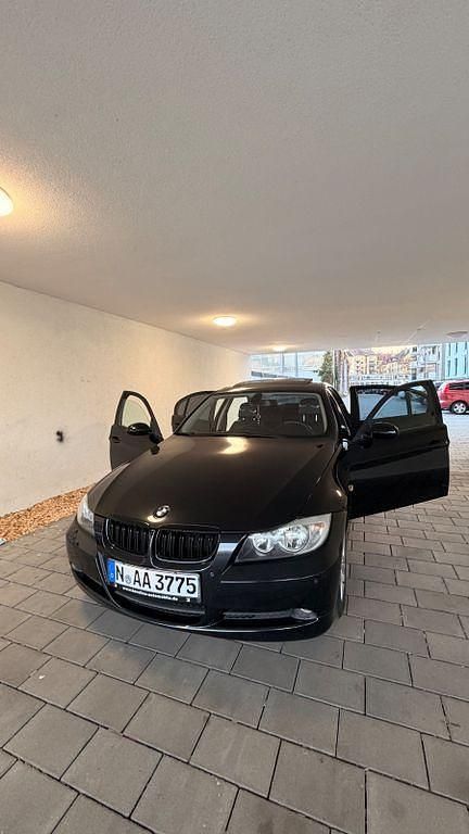 Gebraucht BMW 320 150 PS (110 kW) 2006 Schwarz Limousine
