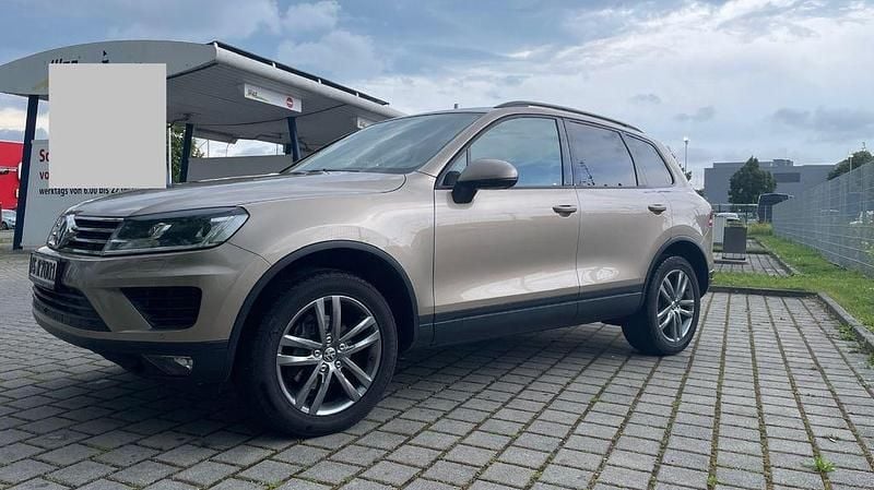 Gold Gebraucht 2016 VW Touareg Terrain Tech SUV | 18.400 € (Superpreis) - Bild 1/4