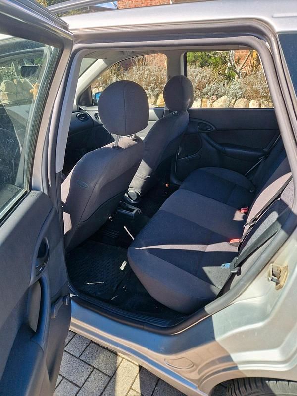 Gebraucht Ford Focus 75 PS (55 kW) 2002 Silber Kombi