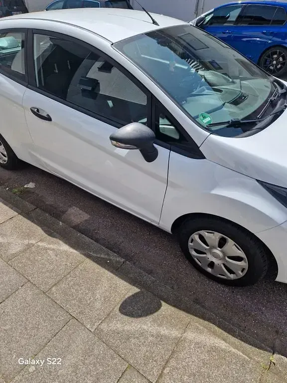 Gebraucht Ford Fiesta Trend 60 PS (44 kW) 2012 Weiß Kleinwagen