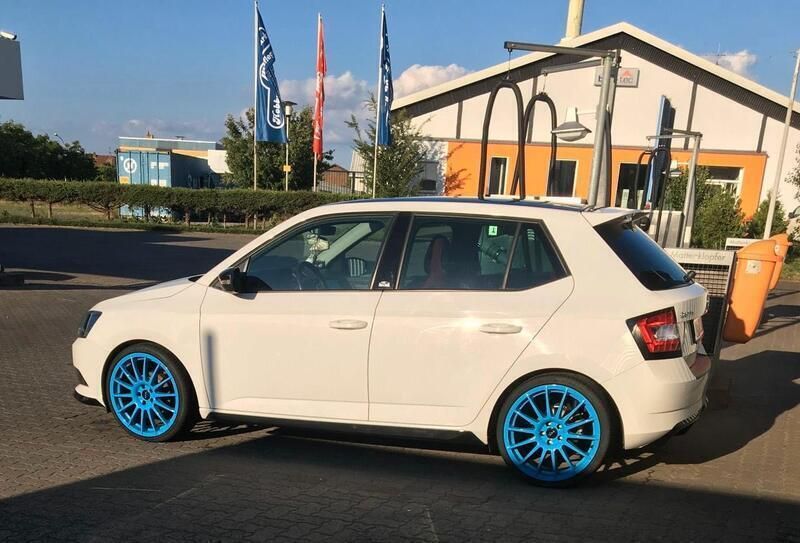 Weiß Gebraucht 2016 Skoda Fabia Monte Carlo Kleinwagen | 9.800 € (Fairer Preis) - Bild 1/4