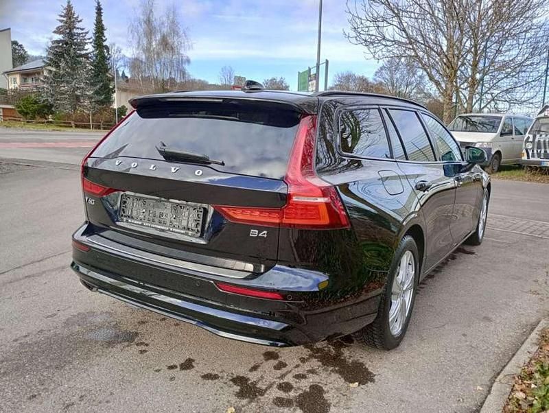 Gebraucht Volvo V60 Plus 197 PS (144 kW) 2024 Schwarz Kombi