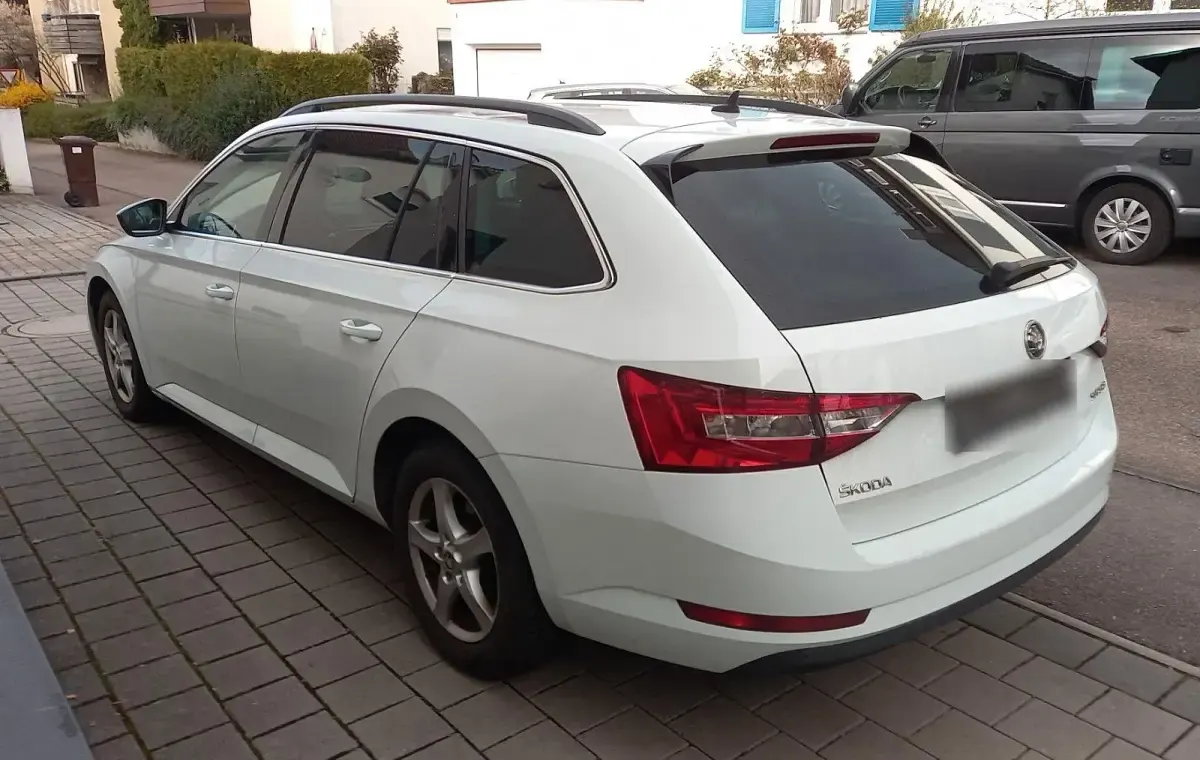 Używany Skoda Superb 150 KM (110 kW) 2017 Biały Kombi