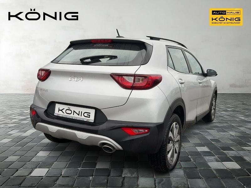 Gebraucht Kia Stonic Vision 101 PS (74 kW) 2023 Seidensilber metallic SUV