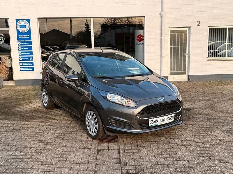 Grau Gebraucht 2017 Ford Fiesta Trend Limousine | 7.250 € (Fairer Preis) - Bild 1/4