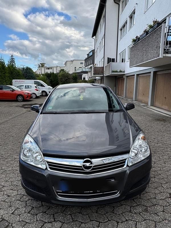 Grau Gebraucht 2009 Opel Astra Limousine | 1.500 € (Superpreis) - Bild 1/4