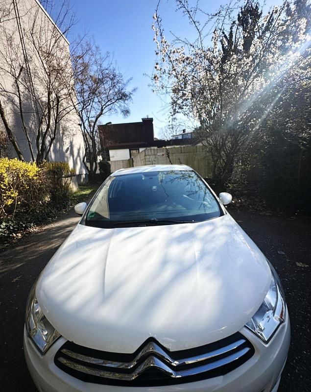 Gebraucht Citroën C4 95 PS (69 kW) 2012 Weiß Kleinwagen