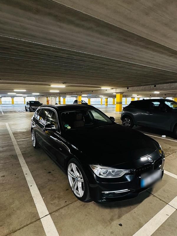 Gebraucht BMW 330 258 PS (189 kW) 2015 Schwarz Kombi