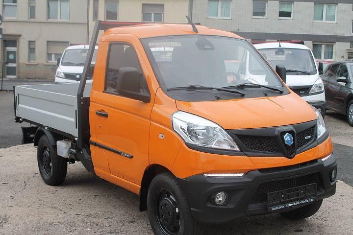 Gebraucht Piaggio Porter 106 PS (77 kW) 2022 Orange SUV