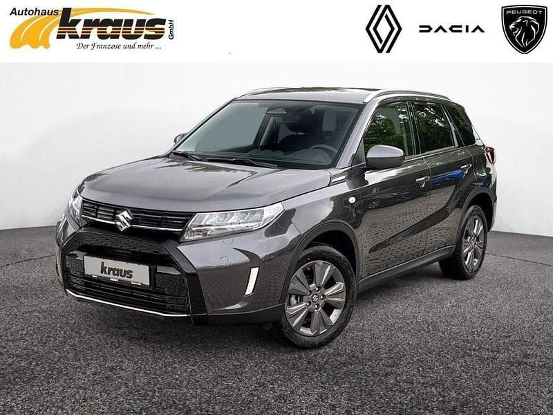 (zzz) titan dark gray m Neu 2025 Suzuki Vitara Comfort SUV | 23.977 € (Guter Preis) - Bild 1/4