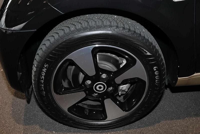 Gebraucht Smart ForTwo Coupé Passion 60 kW (82 PS) 2021 Bodypanels in black Kleinwagen