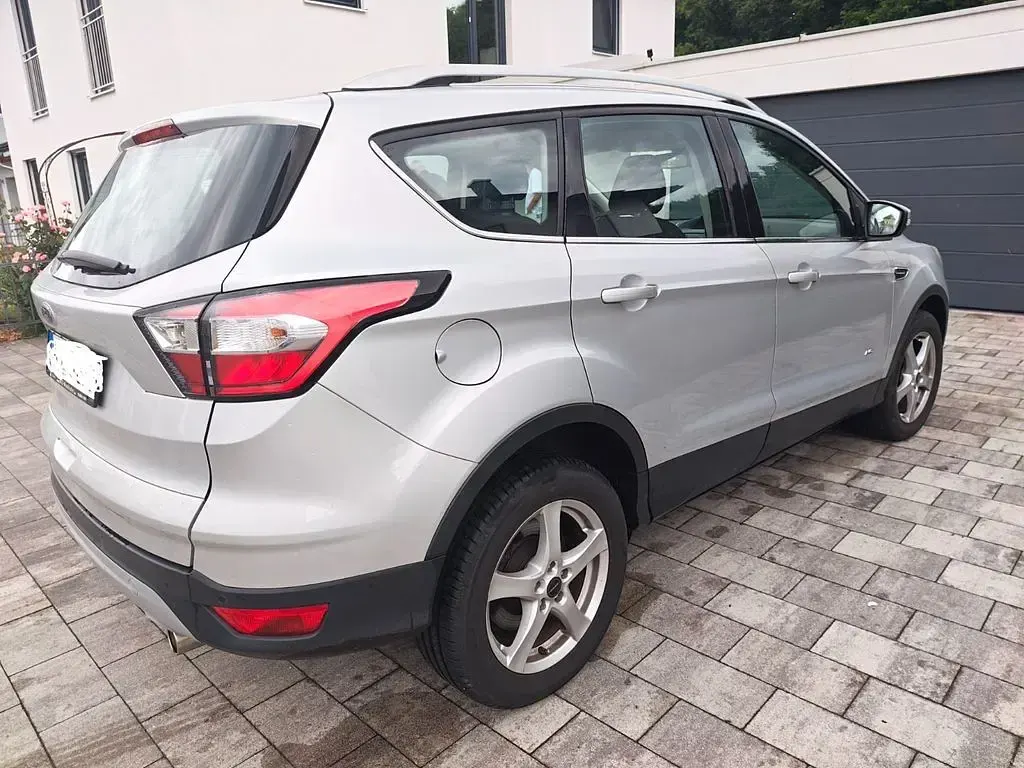 Gebraucht Ford Kuga Trend 150 PS (110 kW) 2017 Silber SUV