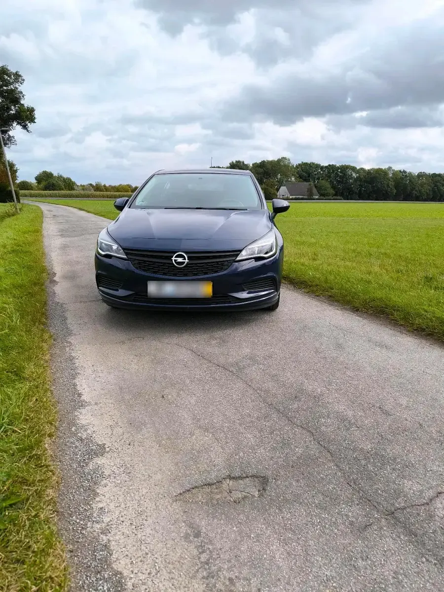 Gebraucht Opel Astra 101 PS (74 kW) 2018 Blau Limousine