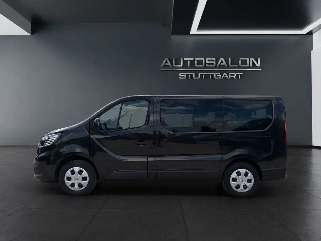 Gebraucht Renault Trafic Life 110 PS (80 kW) 2023 Schwarz Van / Kleinbus