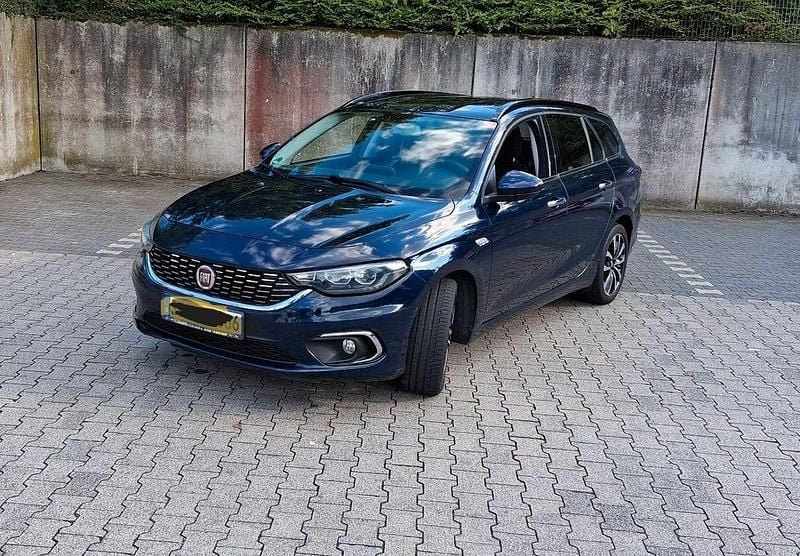 Blau Gebraucht 2017 Fiat Tipo Easy Kombi | 8.800 € (Fairer Preis) - Bild 1/4
