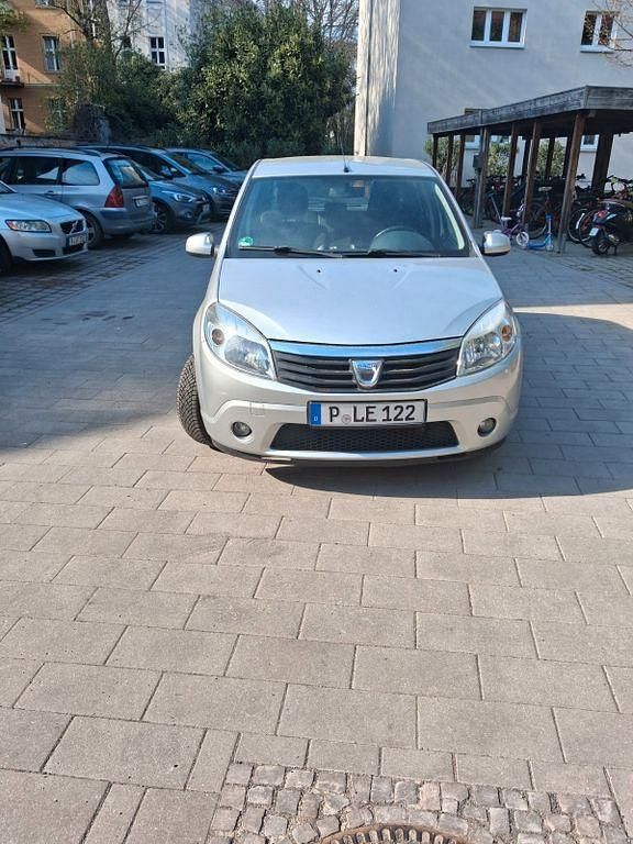 Gebraucht Dacia Sandero 75 PS (55 kW) 2012 Silber Limousine