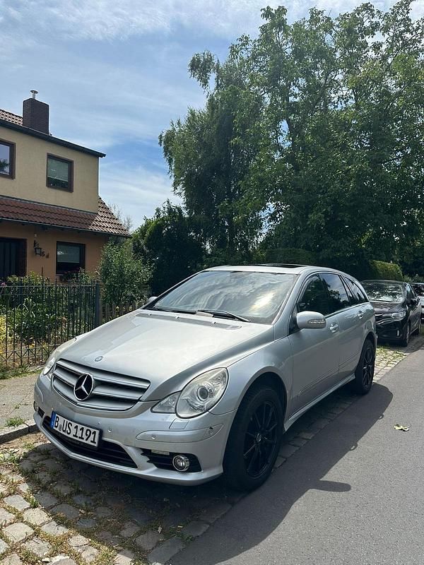 Silber Gebraucht 2008 Mercedes R350 Van / Kleinbus | 5.000 € (Fairer Preis) - Bild 1/4