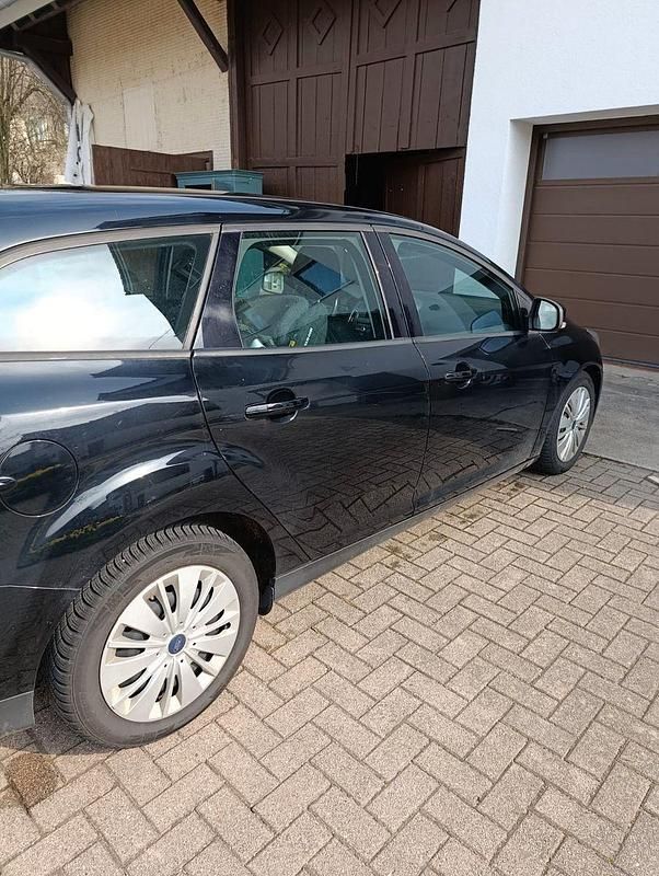 Gebraucht Ford Focus Trend 120 PS (88 kW) 2017 Schwarz Limousine