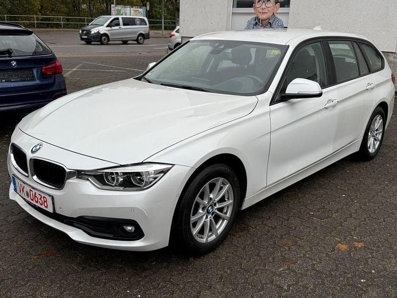 Weiß Gebraucht 2018 BMW 320 Kombi | 16.999 € (Fairer Preis) - Bild 1/4