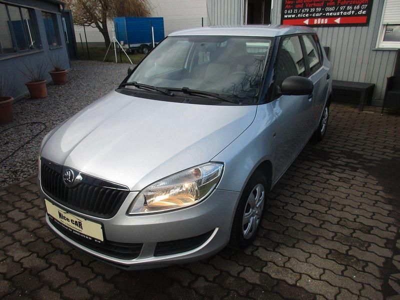 Gebraucht Skoda Fabia Active 60 PS (44 kW) 2015 Silber Kleinwagen