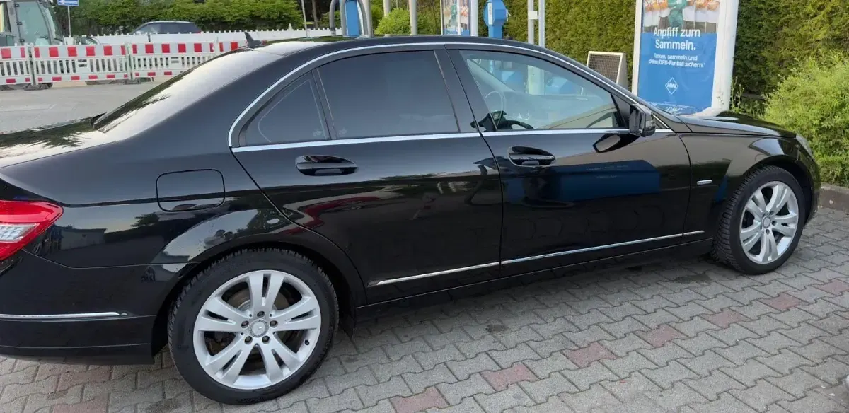 Gebraucht Mercedes C180 156 PS (114 kW) 2009 Schwarz Limousine