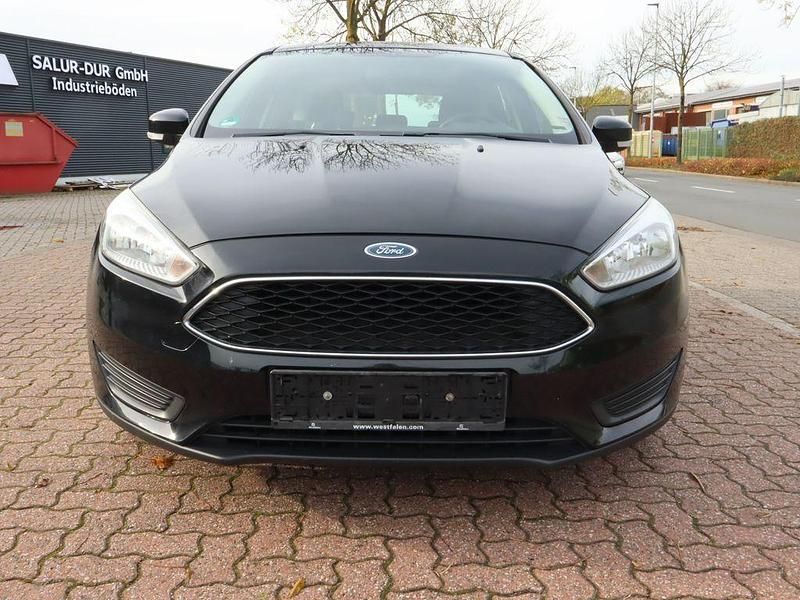 Schwarz Gebraucht 2015 Ford Focus Trend Limousine | 4.600 € (Fairer Preis) - Bild 1/4