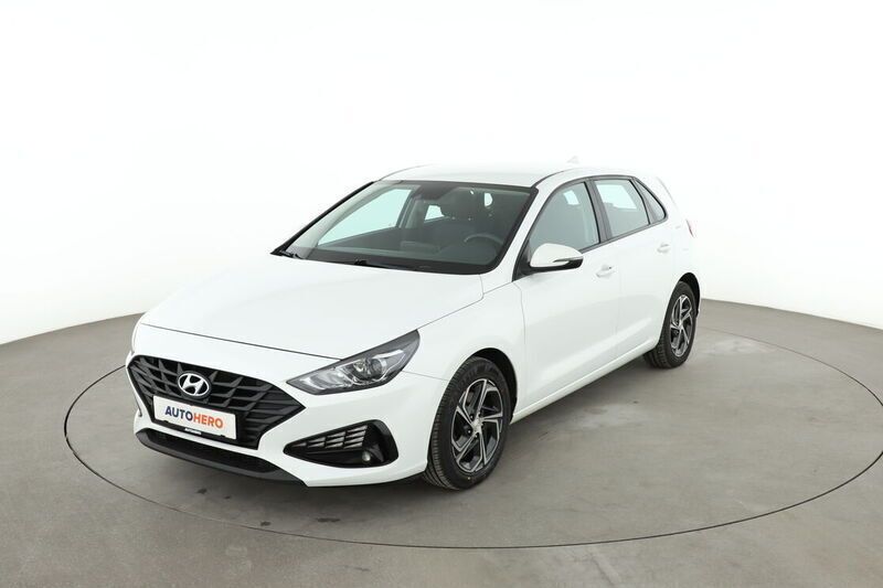 Weiß Gebraucht 2021 Hyundai i30 Edition 30 Limousine | 13.270 € (Fairer Preis) - Bild 1/4
