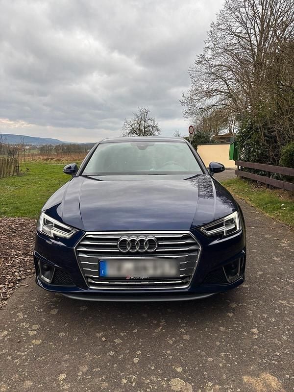Gebraucht Audi A4 Sport 190 PS (139 kW) 2019 Blau Limousine