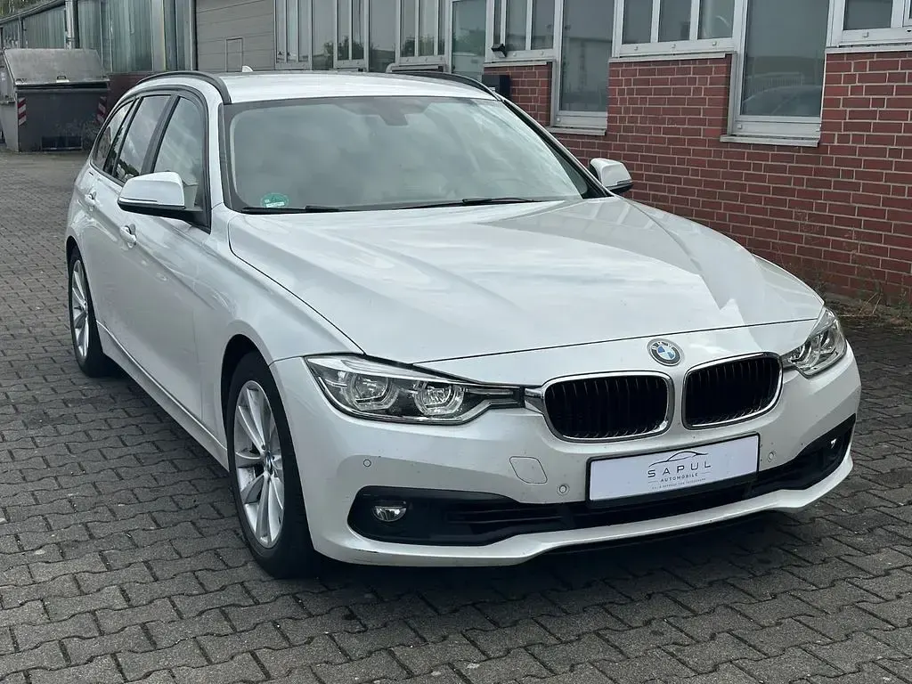 Gebraucht BMW 325 Performance 224 PS (164 kW) 2018 Weiß Kombi