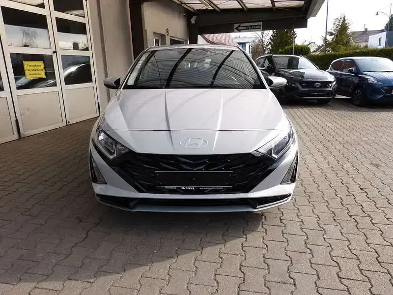Gebraucht Hyundai i20 101 PS (74 kW) 2024 Grau Kleinwagen